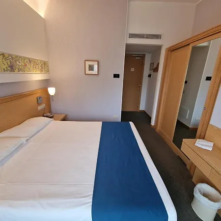 City Hotel 4*