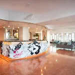 City Hotel Отель 4*
