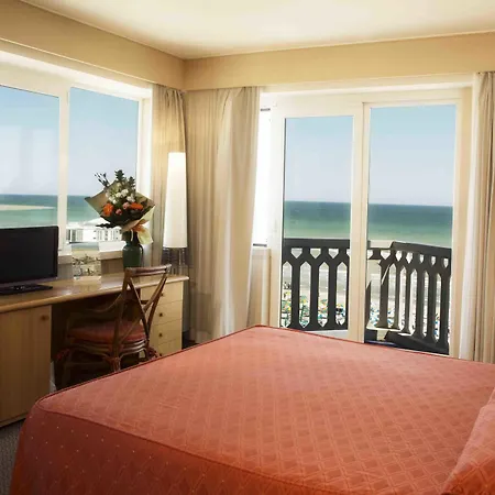 City Hotel ホテル 4*