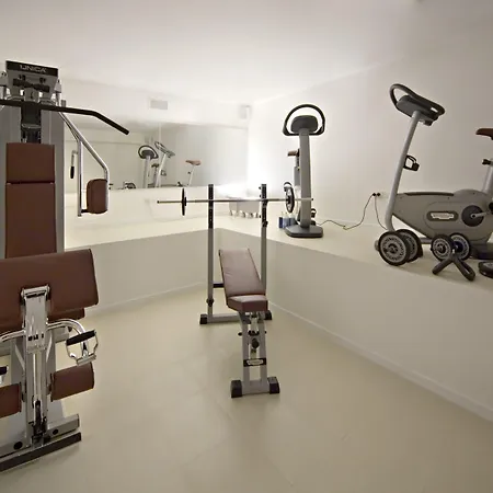 城市酒店 4* 西尼加利亚