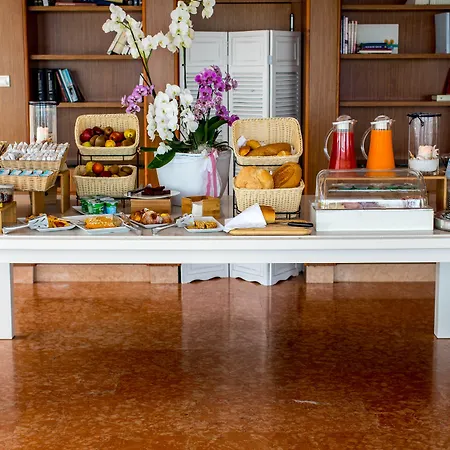 City Hotel فندق سينِغاليا