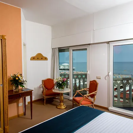 City Hotel セニガッリア