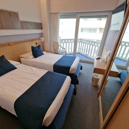 City Hotel ホテル 4*
