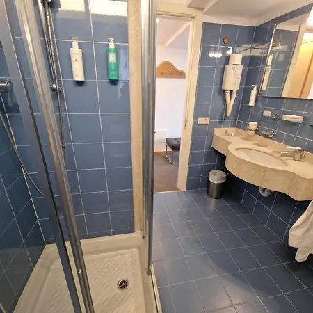 ホテル City Hotel 4*