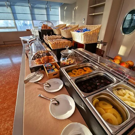 ホテル City Hotel 4*