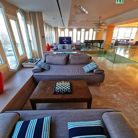City Hotel セニガッリア