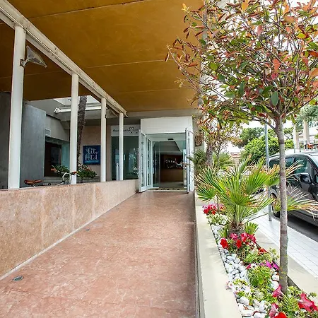 City Hotel فندق سينِغاليا