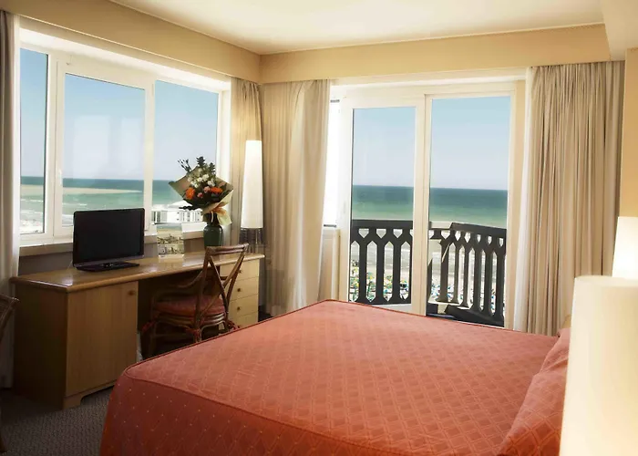 City Hotel فندق 4*