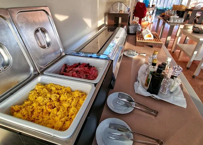 City Hotel فندق 4*